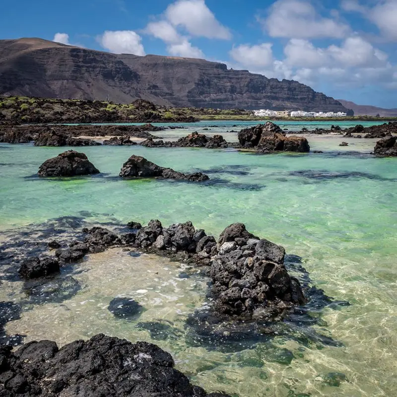 Caletón Blanco: Reiseführer zum Genießen eines der schönsten Strände auf Lanzarote