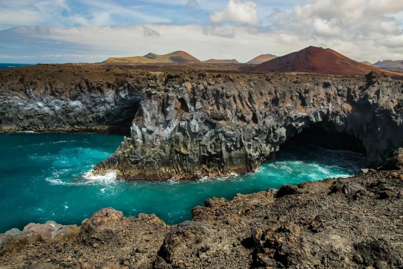 Los Hervideros von Lanzarote: Ein Reiseführer, um das vulkanische Schauspiel des Meeres zu erleben